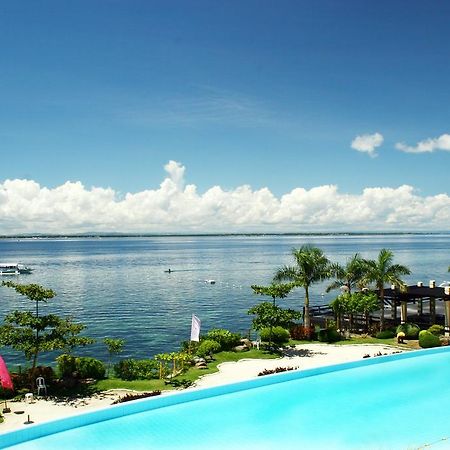 La Mirada Residence , Large 1 Bedroom Condo, Beaches , 3 Pools, Ocean Views, Fast Wifi, Netflix, Breakfast Included Lapu-Lapu City Szoba fotó