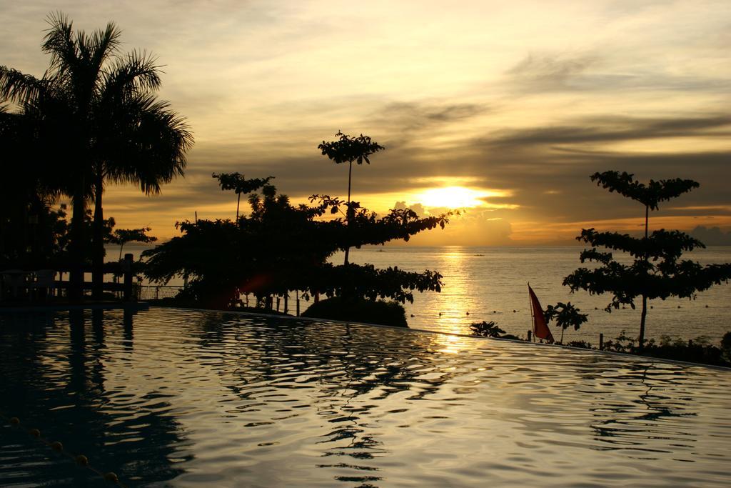 La Mirada Residence , Large 1 Bedroom Condo, Beaches , 3 Pools, Ocean Views, Fast Wifi, Netflix, Breakfast Included Lapu-Lapu City Kültér fotó