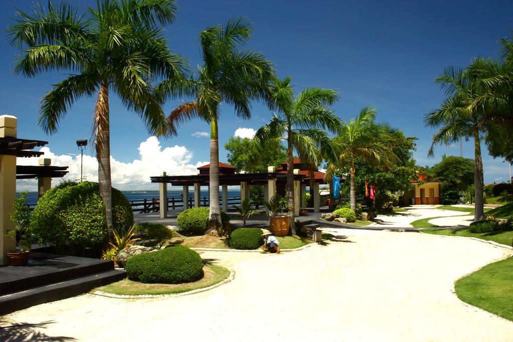 La Mirada Residence , Large 1 Bedroom Condo, Beaches , 3 Pools, Ocean Views, Fast Wifi, Netflix, Breakfast Included Lapu-Lapu City Szoba fotó