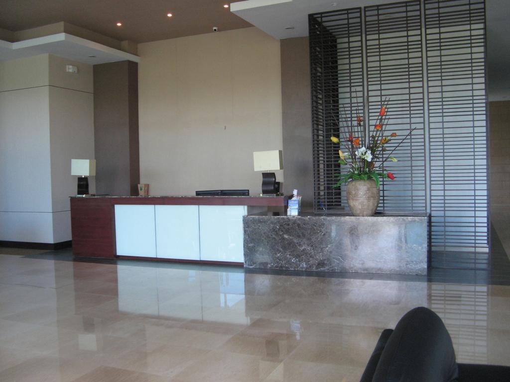 La Mirada Residence , Large 1 Bedroom Condo, Beaches , 3 Pools, Ocean Views, Fast Wifi, Netflix, Breakfast Included Lapu-Lapu City Szoba fotó