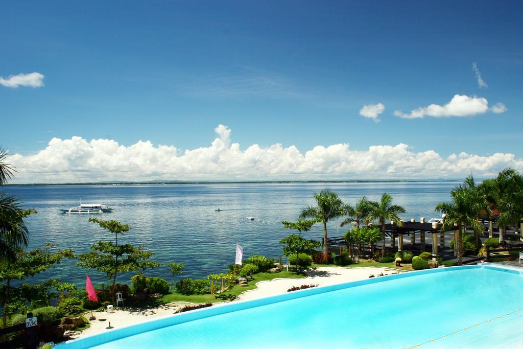 La Mirada Residence , Large 1 Bedroom Condo, Beaches , 3 Pools, Ocean Views, Fast Wifi, Netflix, Breakfast Included Lapu-Lapu City Szoba fotó