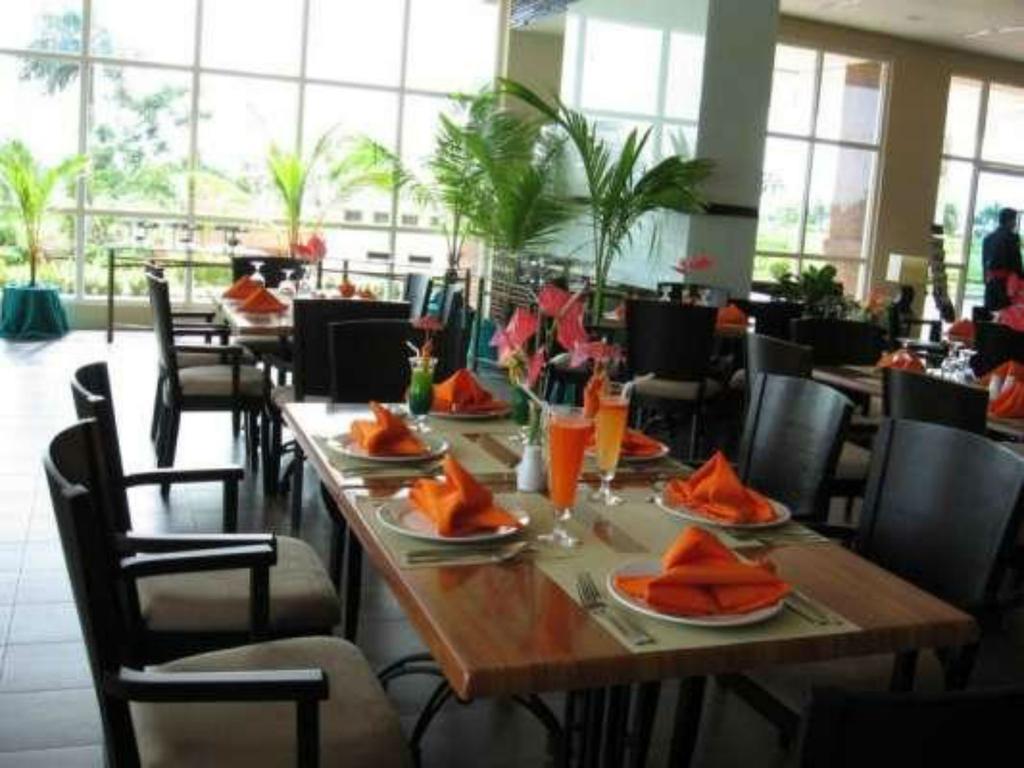 La Mirada Residence , Large 1 Bedroom Condo, Beaches , 3 Pools, Ocean Views, Fast Wifi, Netflix, Breakfast Included Lapu-Lapu City Szoba fotó
